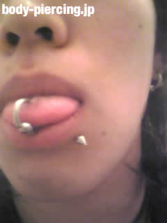 ピアス中毒者さんの舌と口のボディピアス写真
