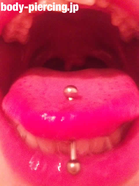 スーパーフジータさんの舌ピアスの写真