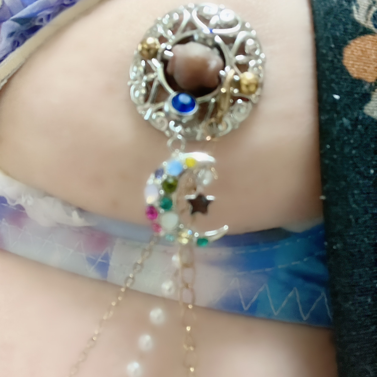 青木夕子さんのニップルピアスとへそピアス