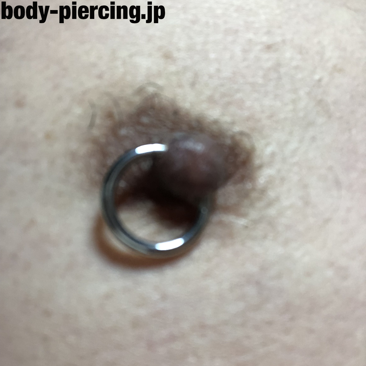 ヒロシさんのニップルピアス