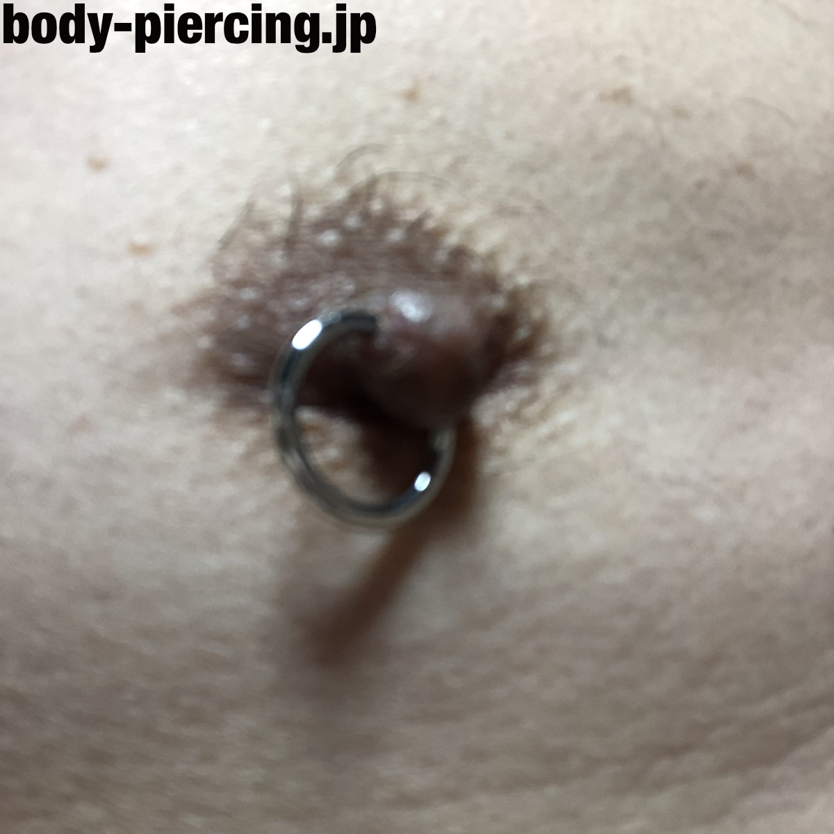 ヒロシさんのニップルピアス