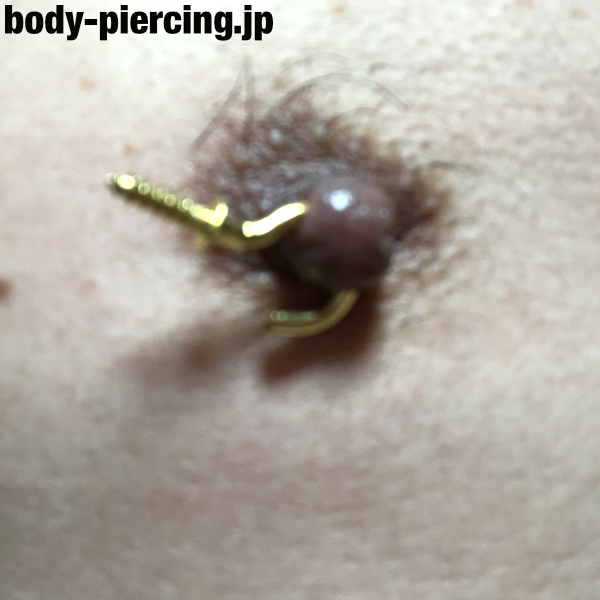 ヒロシさんのニップルピアス