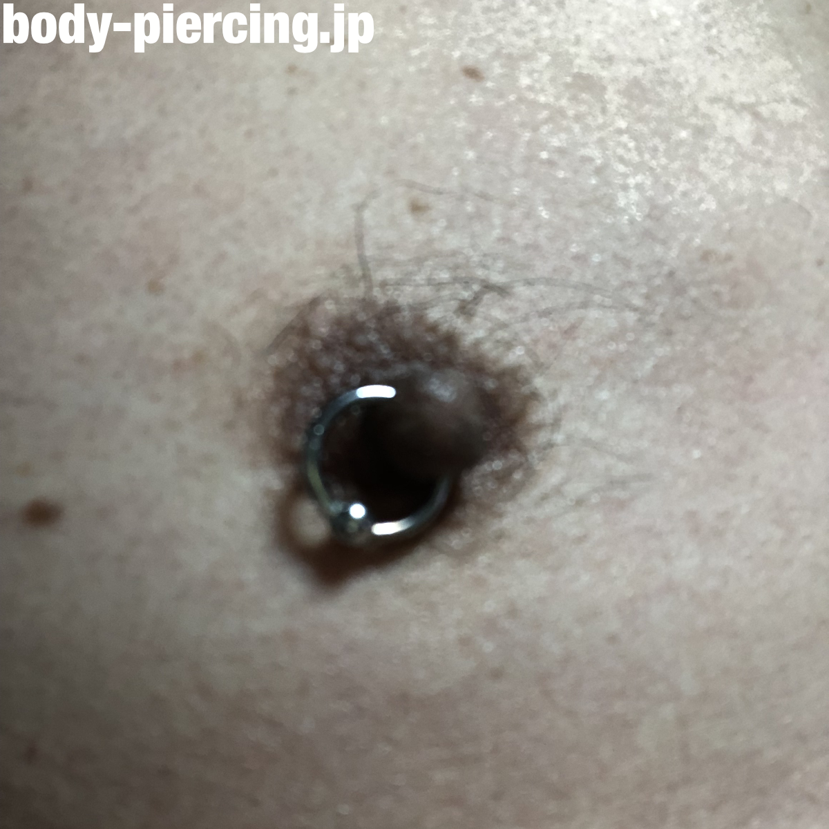 ヒロシさんのニップルピアス